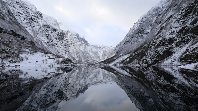 En fjordarm i Aurland vinterstid
