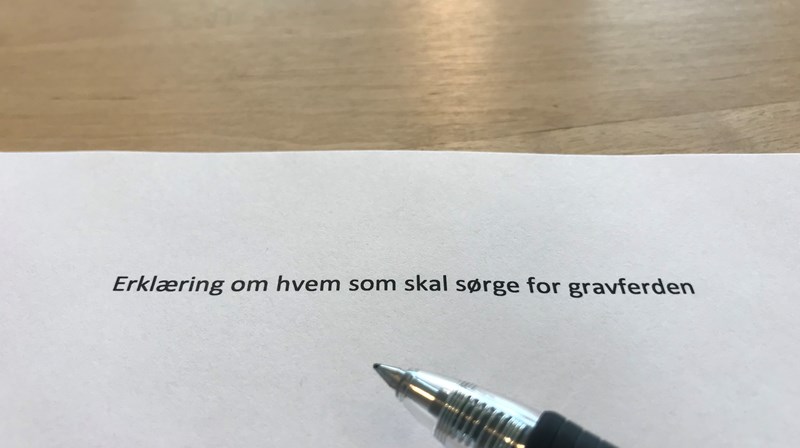 Skriv en erklæring med penn og papir